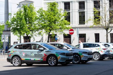 Riga, Letonya - 29 Mayıs 2021 KODA, IIHF Buz Hokeyi Dünya Şampiyonası 'nın resmi sponsorudur. Skoda Enyaq 60 IV tam elektrik. Sürdürülebilir şehir ulaşımı