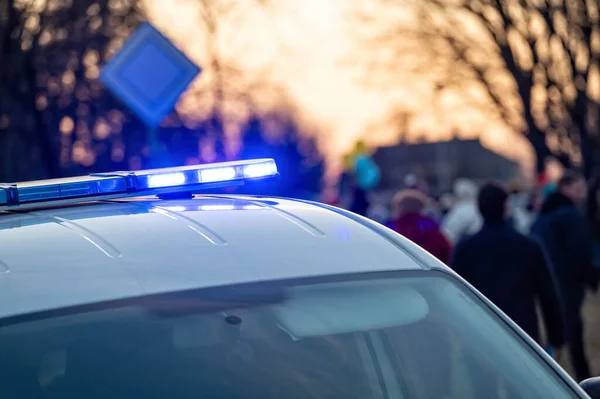 Stadtpolizeiauto Mit Baken Statt Stand Ukraine Kundgebung Abendbeleuchtung Der Stadt — Stockfoto