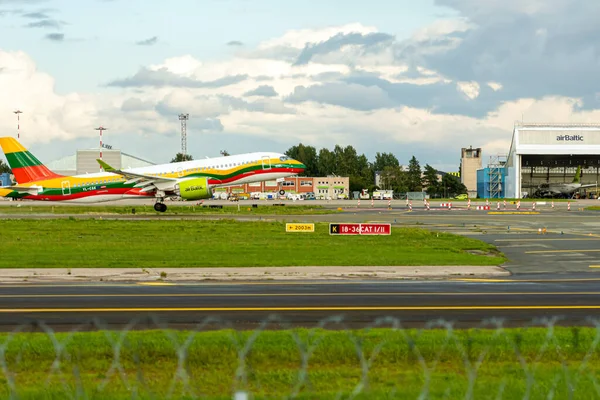 Riga Lettonia Agosto 2021 Airbaltic Airbus A220 300 Aerei Csk — Foto Stock