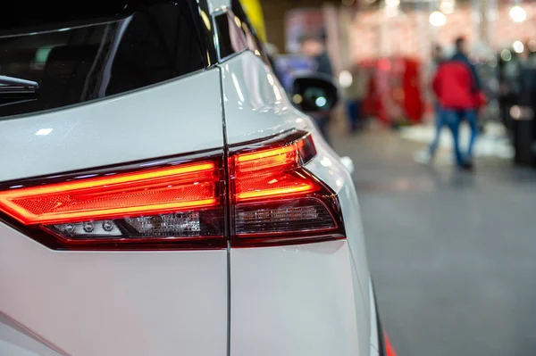 Close Van Een Rood Led Achterlicht Een Moderne Auto Detail — Stockfoto