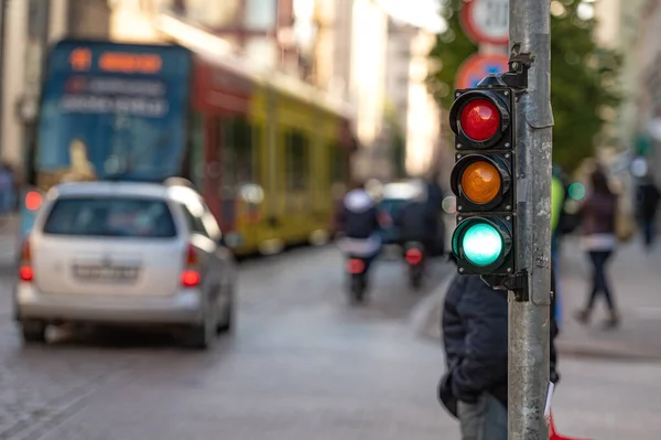 Blurred View City Traffic Traffic Lights Foreground Semaphore Green Light — Stock Photo, Image