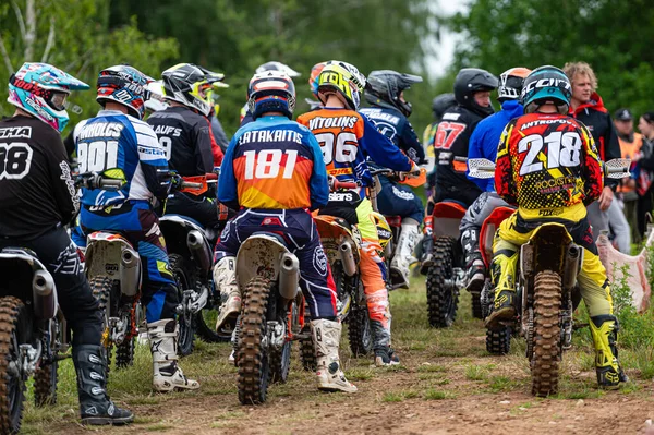 Dobele Letonia Junio 2022 Grupo Motocross Listos Para Salida Vista —  Fotos de Stock