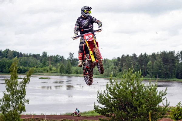Dobele Letonia Junio 2022 Corredor Motocross Vuelo Salta Despega Trampolín — Foto de Stock