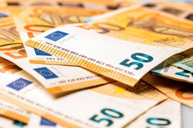 50 ve 20 avroluk banknotların para geçmişi. Avro banknotu yakın plan
