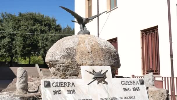 Monumento da Sardenha aos caídos da primeira e segunda guerra mundial. — Vídeo de Stock
