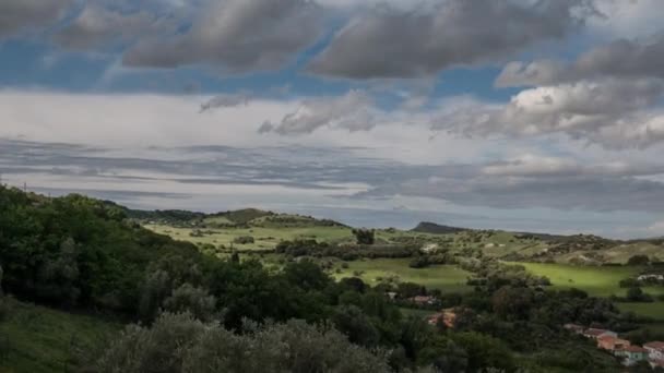 Time lapse of an ancient Sardinian village, with beautiful moving clouds, village of bulzi, in anglona, located on a hill. — Stock videók