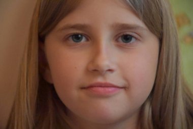 Sarışın bir kızın portresi. 