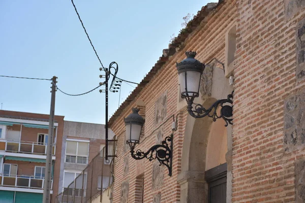 Vintage Street Lamps House Daytime — Φωτογραφία Αρχείου