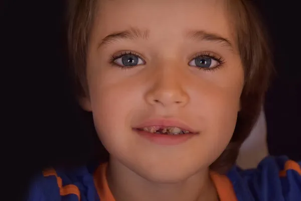 Portrait Enfant Sur Fond Noir — Photo