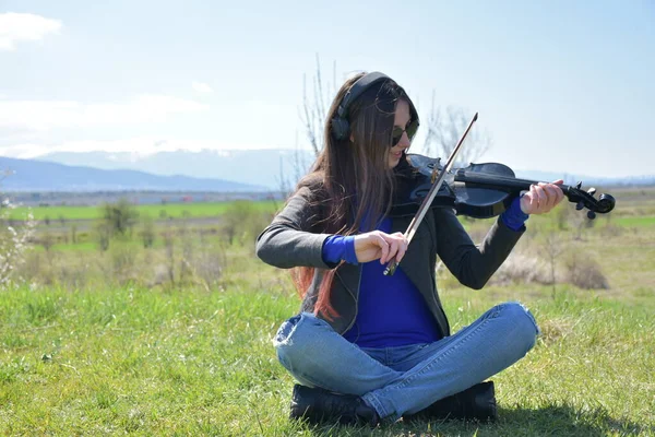 Mädchen Mit Brille Und Geige — Stockfoto
