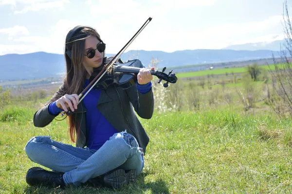 Mädchen Mit Brille Und Geige — Stockfoto