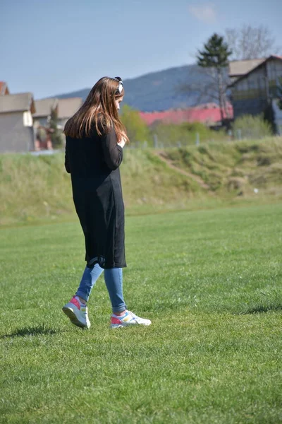 Junge Frau Mit Hund Park — Stockfoto