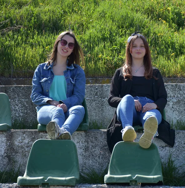 Due Ragazze Paesaggio — Foto Stock