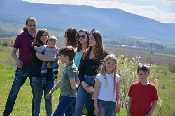 Gruppo Giovani Nel Parco — Foto Stock