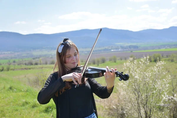 Wunderschönes Porträt Eines Mädchens Und Einer Geige — Stockfoto