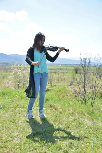 Wunderschönes Porträt Eines Mädchens Und Einer Geige — Stockfoto