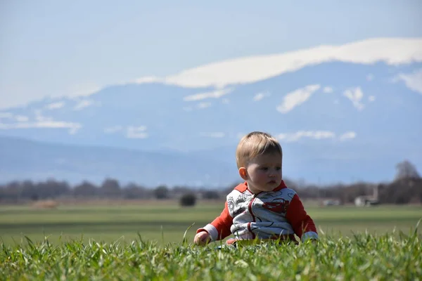 Bebek Güzel Karlı Dağlardır — Stok fotoğraf