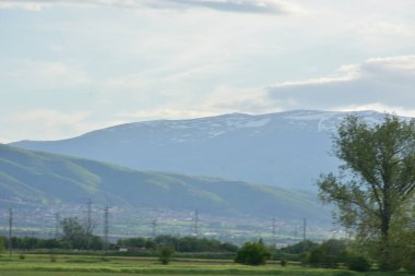 Yazın güzel manzara ve ev