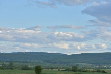 Yazın güzel manzara ve ev