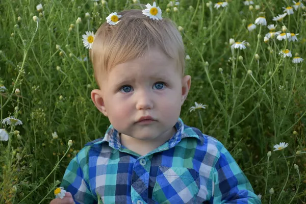 Child Sitting Grass — Stock Photo, Image