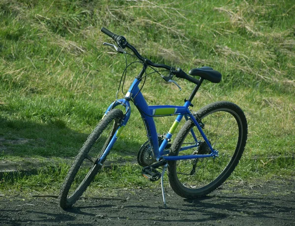 Großes Fahrrad Auf Der Straße — Stockfoto