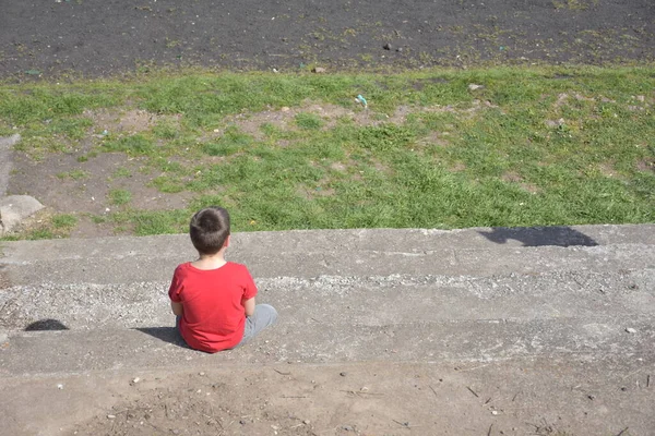 Rear View Boy Red Shirt Sitting Stairs Field — Zdjęcie stockowe