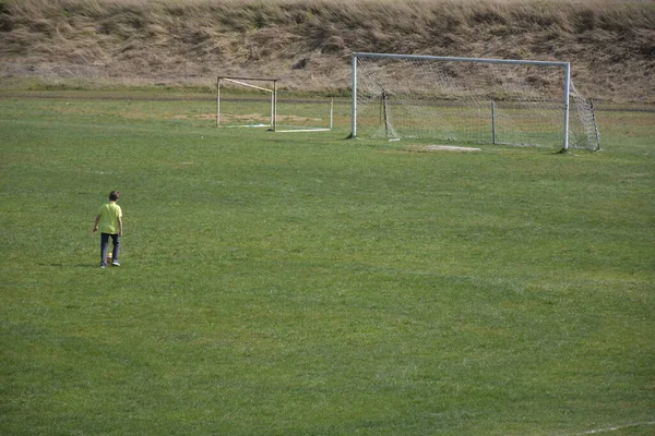 Young Boy Playing Football Green Field — ストック写真