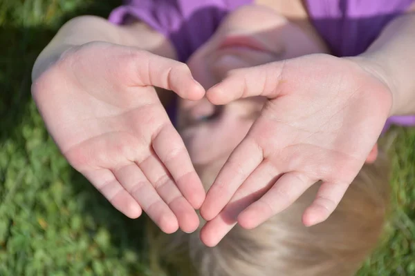 Close Shot Girl Holding Hands Shape Heart —  Fotos de Stock