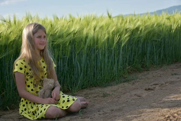 Green Wheat Field Blonde Girl — Φωτογραφία Αρχείου