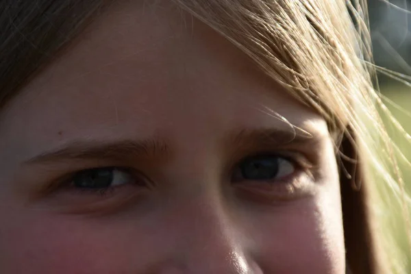 Groen Tarweveld Blond Meisje — Stockfoto