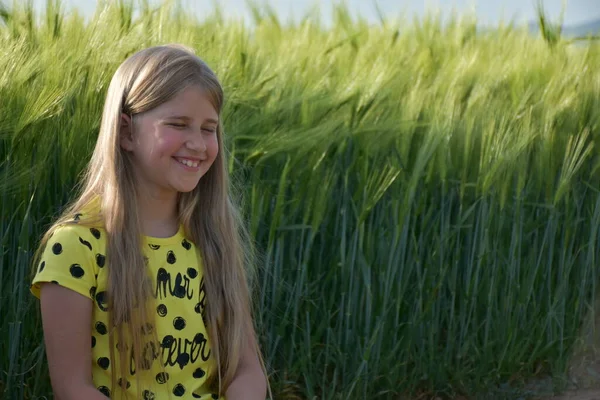 Green Wheat Field Blonde Girl — Stock Photo, Image