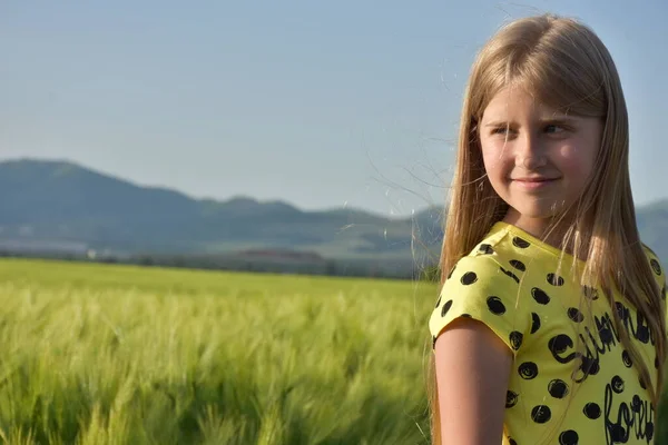 Green Wheat Field Blonde Girl — Stock Photo, Image