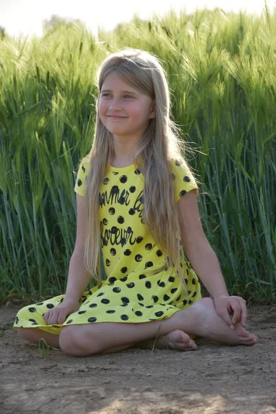 Green Wheat Field Blonde Girl — Stock Photo, Image