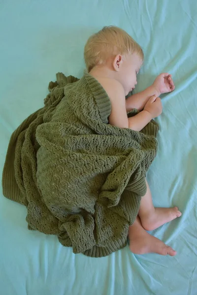 Baby Sleeping Knitted Blanket — Foto de Stock