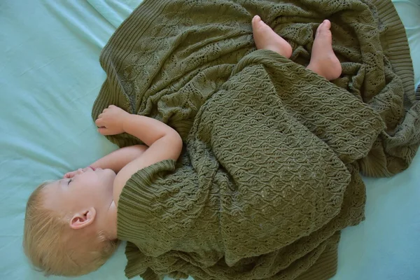 Baby Sleeping Knitted Blanket — Φωτογραφία Αρχείου