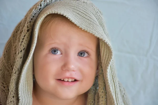 Cute Toddler Boy Covered Green Knit Blanket Shower — Stockfoto