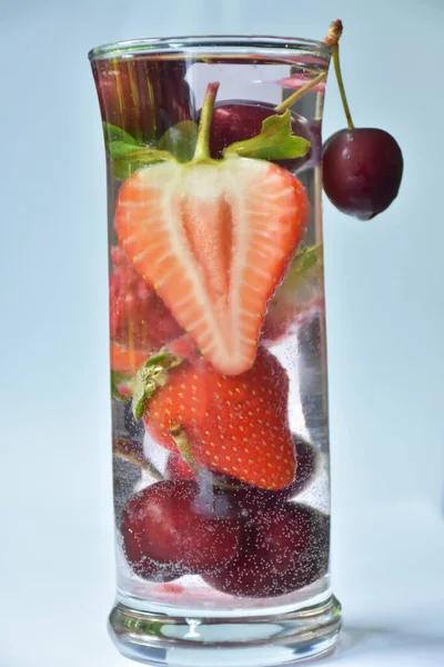 Refreshing Cold Drink Strawberries Cherries Raspberry — Zdjęcie stockowe