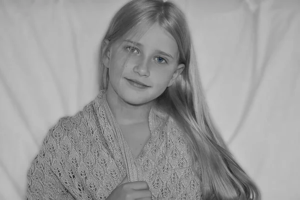 Close Portrait Blonde Adorable Girl — Zdjęcie stockowe