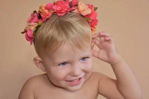 Child Wreath His Head — Fotografia de Stock