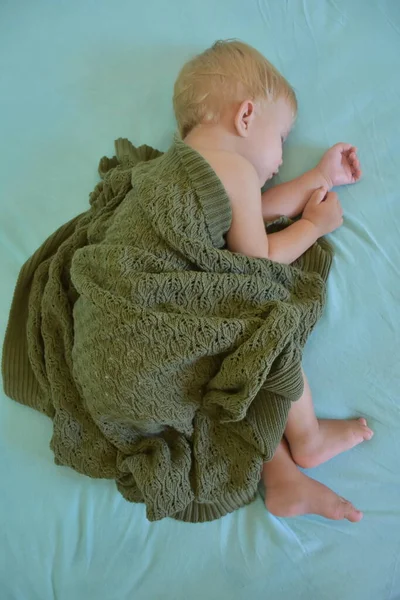 Baby Sleeping Knitted Blanket — Foto de Stock