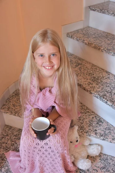 Close Portrait Blonde Adorable Girl Cup — Stockfoto