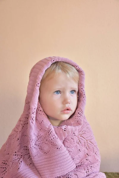 Baby Een Witte Achtergrond — Stockfoto