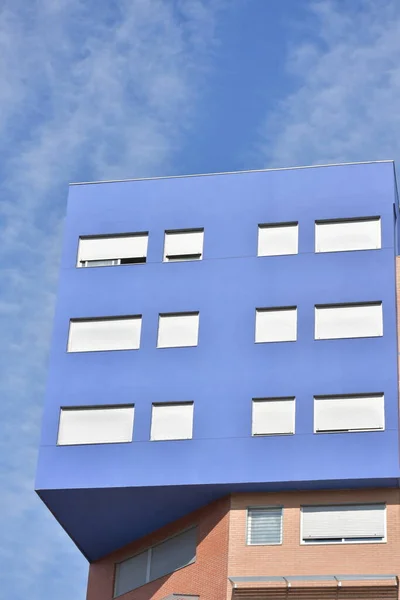 Modern Building White Shutters Blue Sky Background — Stock fotografie