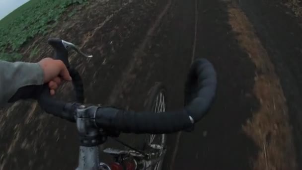 SLOW MOTION, CLOSE UP, LOW ANGLE, WIDE ANGLE: Touring Bike in Cloudy Day on the Gravel Road, Cycling by the Dirty road, Dirt is Blowing — стокове відео