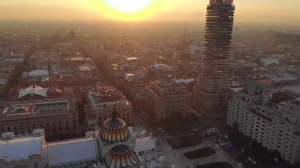 Lanzamiento aéreo de drones al amanecer en la Ciudad de México, la capital de México. Ciudad de México skyline — Vídeos de Stock
