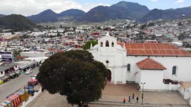 Zinacantan, Chiapas 'taki San Lorenzo Kilisesi' nin insansız hava aracı görüntüsü