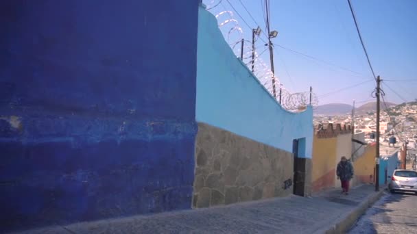 Pachuca sokaklarındaki Meksikalı yerel halk, Hidalgo eyaleti, Meksika — Stok video