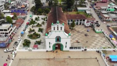 Iglesia de San Juan Chamula 'nın insansız hava aracı görüntüsü. Chiapas, Meksika' daki eşsiz bir kilise.