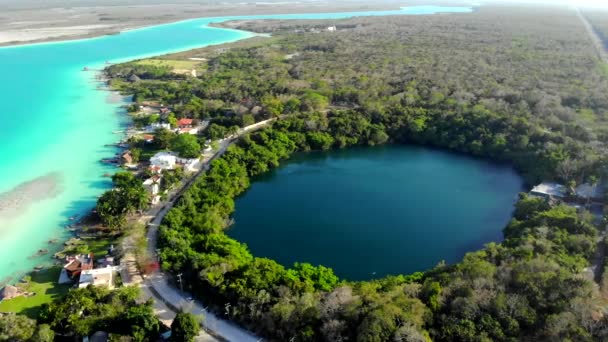 Aerial Drone Shot of Beautiful Cenote Azul and view on 7 seven colors lagoon in Bacalar, Quintana Roo, Mexico — Vídeo de Stock