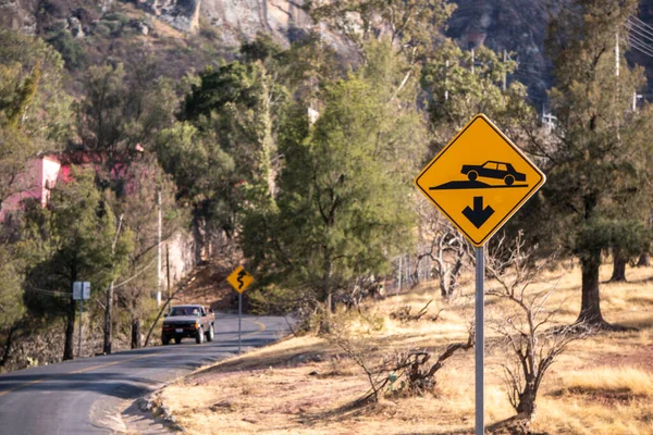 Tópicos sinal de colisão de velocidade em Guanajuato, México Imagem De Stock